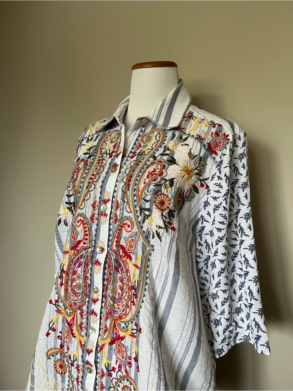 John Mark Women's Oversized Embroidered Boho Blouse Size Small - Picture 3 of 11
